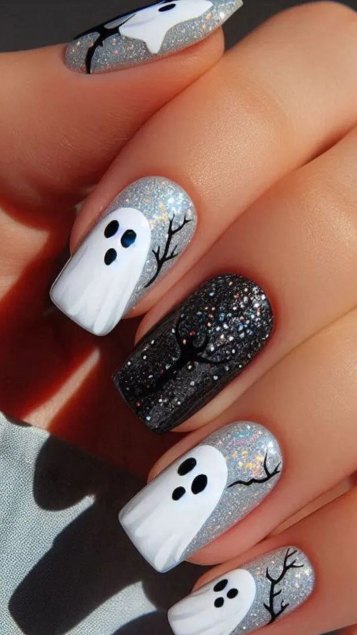 29 Halloween Nails That Are More Chic Than Scary 3 29 Halloween Nails That Are More Chic Than Scary
