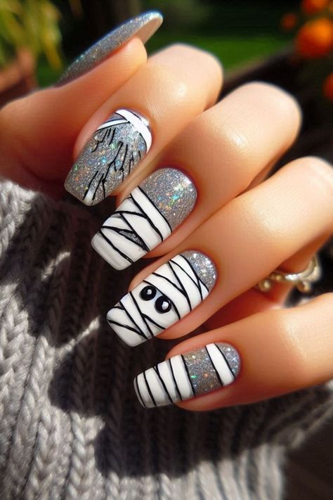29 Halloween Nails That Are More Chic Than Scary 6 29 Halloween Nails That Are More Chic Than Scary