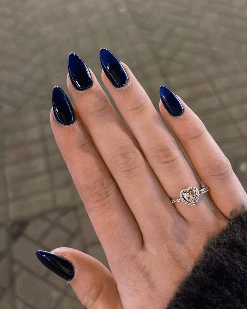 10 Chic November Nail Shades to Try This Season 7 10 Chic November Nail Shades to Try This Season