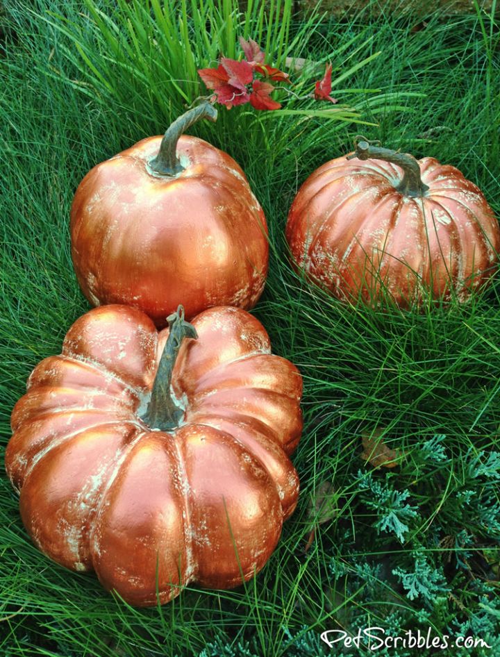 30+ Stylish Pumpkin Painting Ideas for Thanksgiving Decor