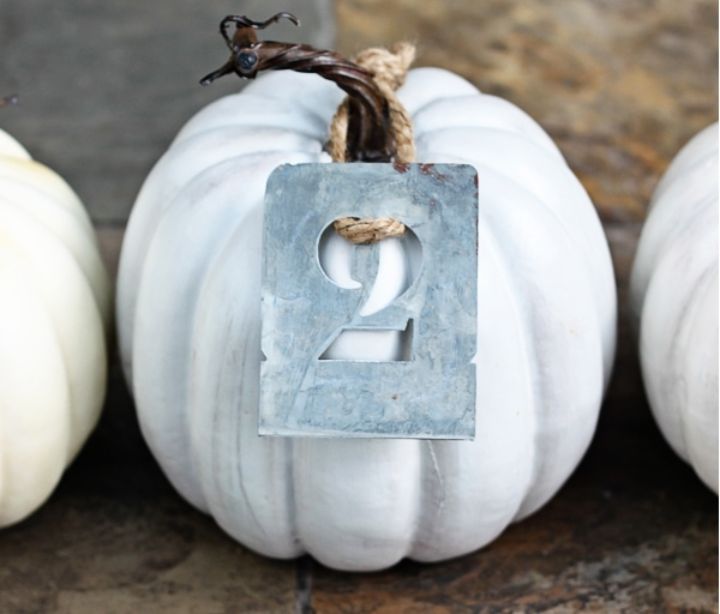 30+ Stylish Pumpkin Painting Ideas for Thanksgiving Decor