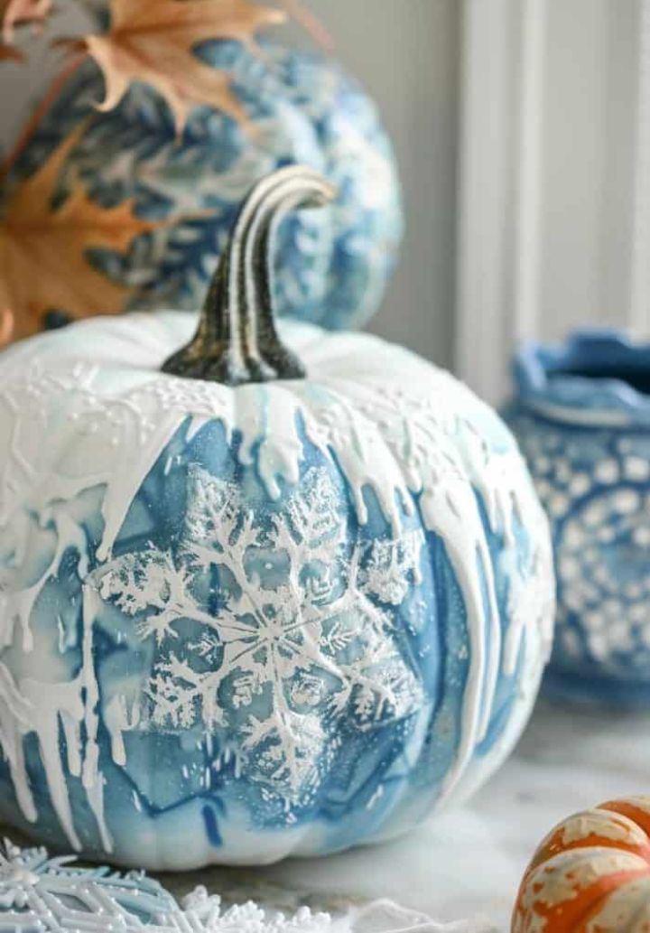 Christmas Pumpkin Painting Ideas: 25+ Stylish Ways to Give Your Pumpkins a Holiday Glow