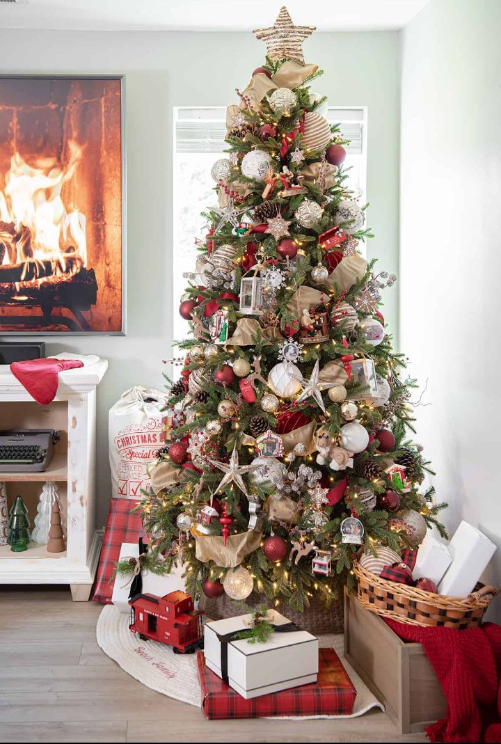Red Christmas Tree Decor: 25 Trendy and Elegant Holiday Styles