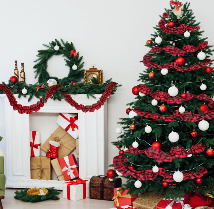 Red Christmas Tree Decor: 25 Trendy and Elegant Holiday Styles