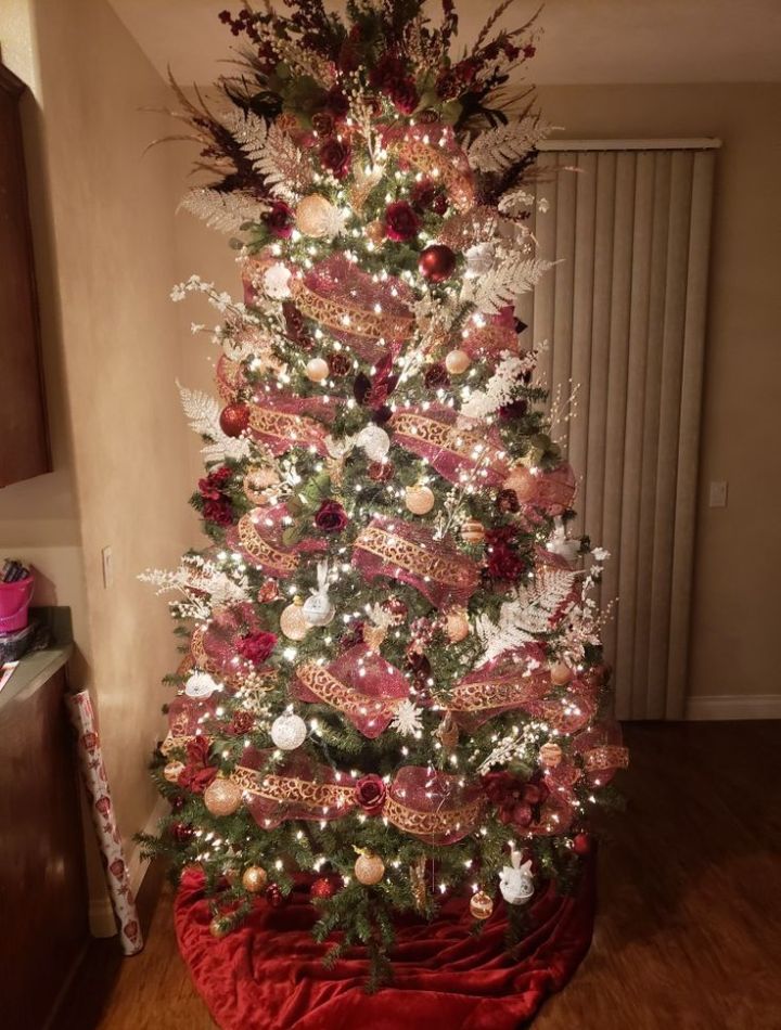 Red Christmas Tree Decor: 25 Trendy and Elegant Holiday Styles