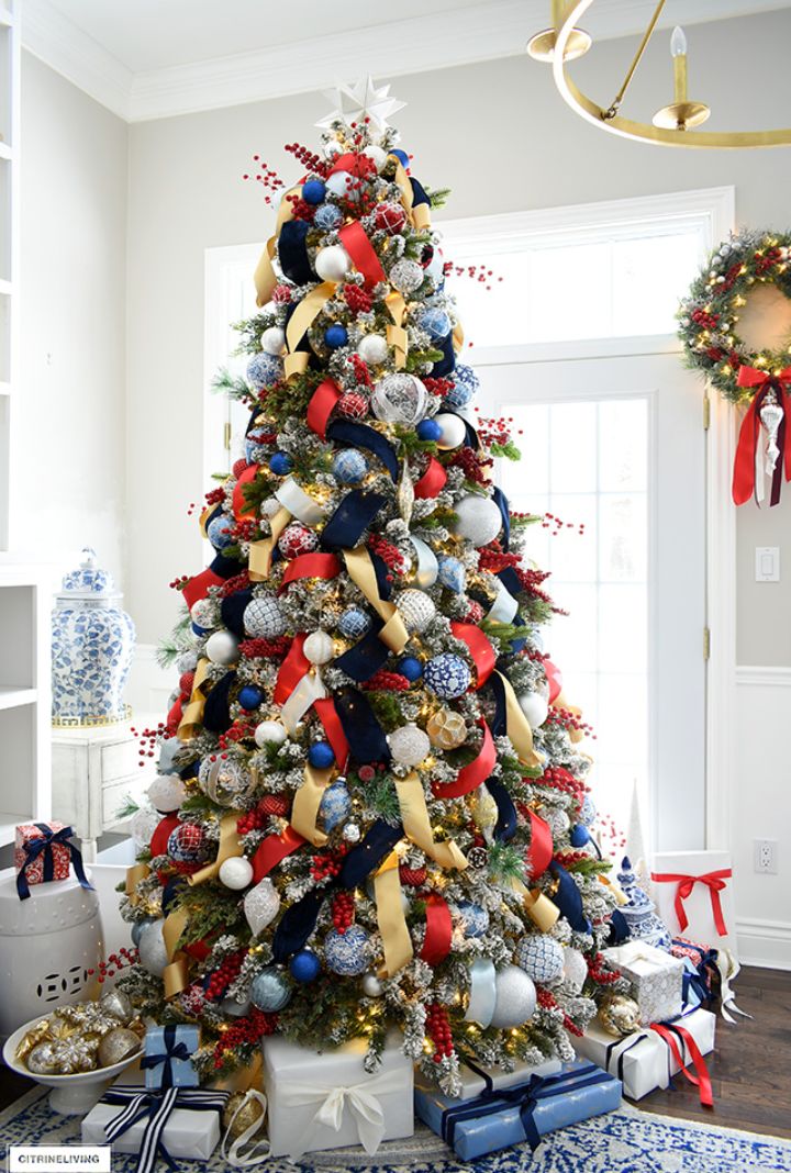 Red Christmas Tree Decor: 25 Trendy and Elegant Holiday Styles