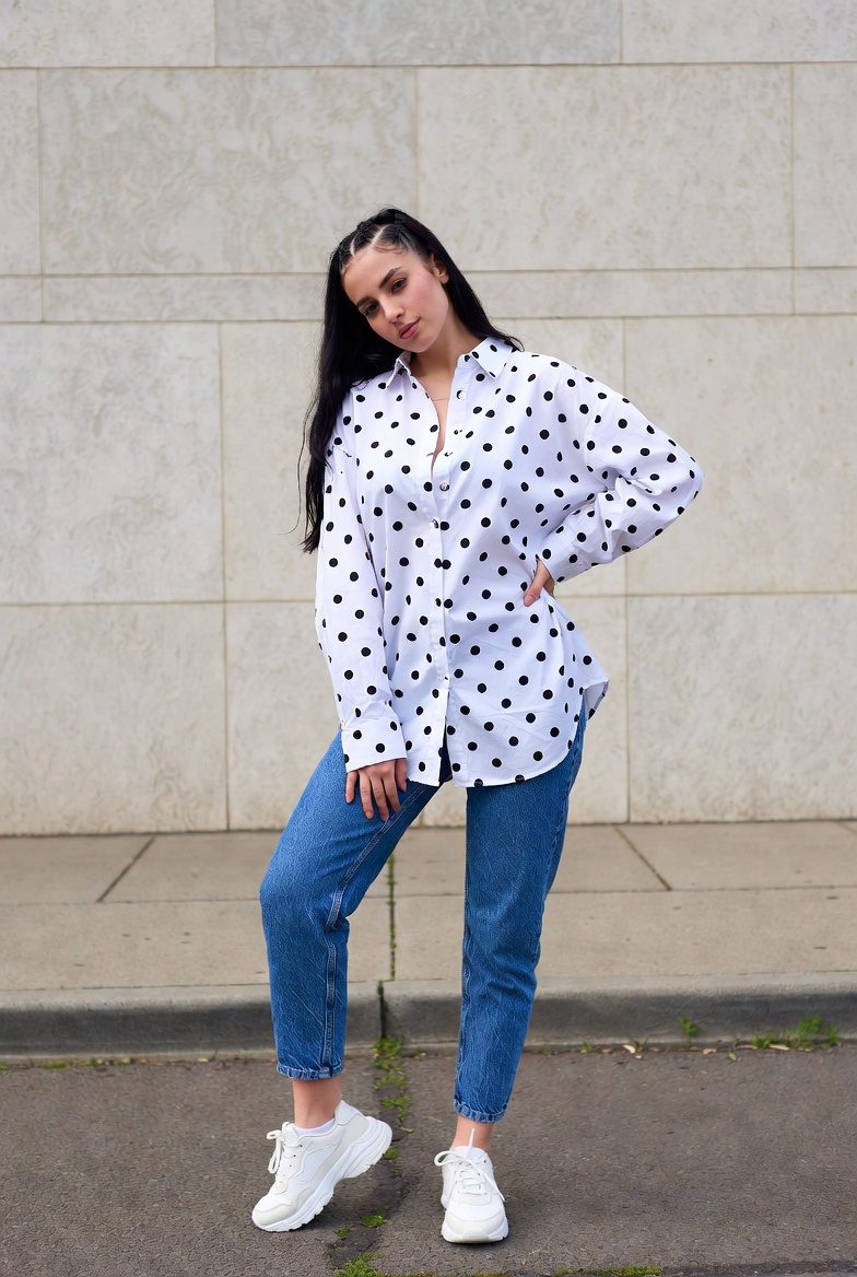 Polka Dot Blouse With Jeans Outfit: 20 Chic & Modern Ways to Style This Classic Combo
