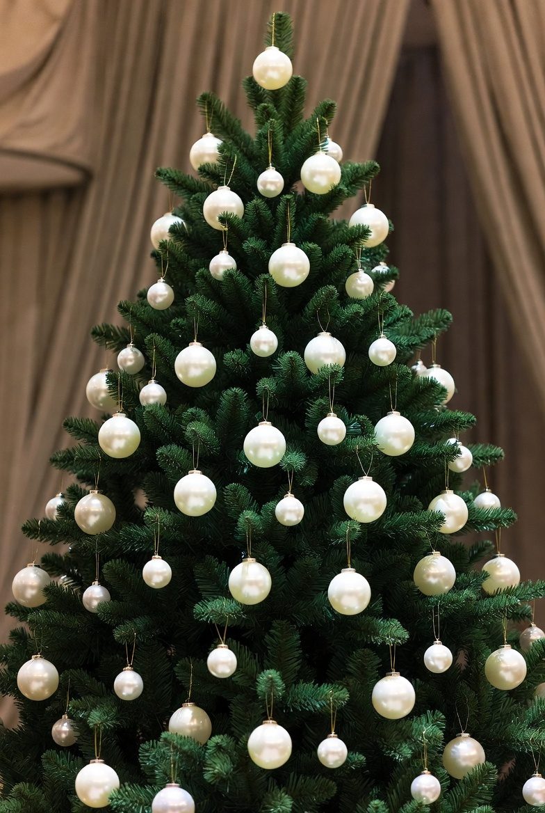 25 Christmas Tree Decorating Trends That Will Define 2025