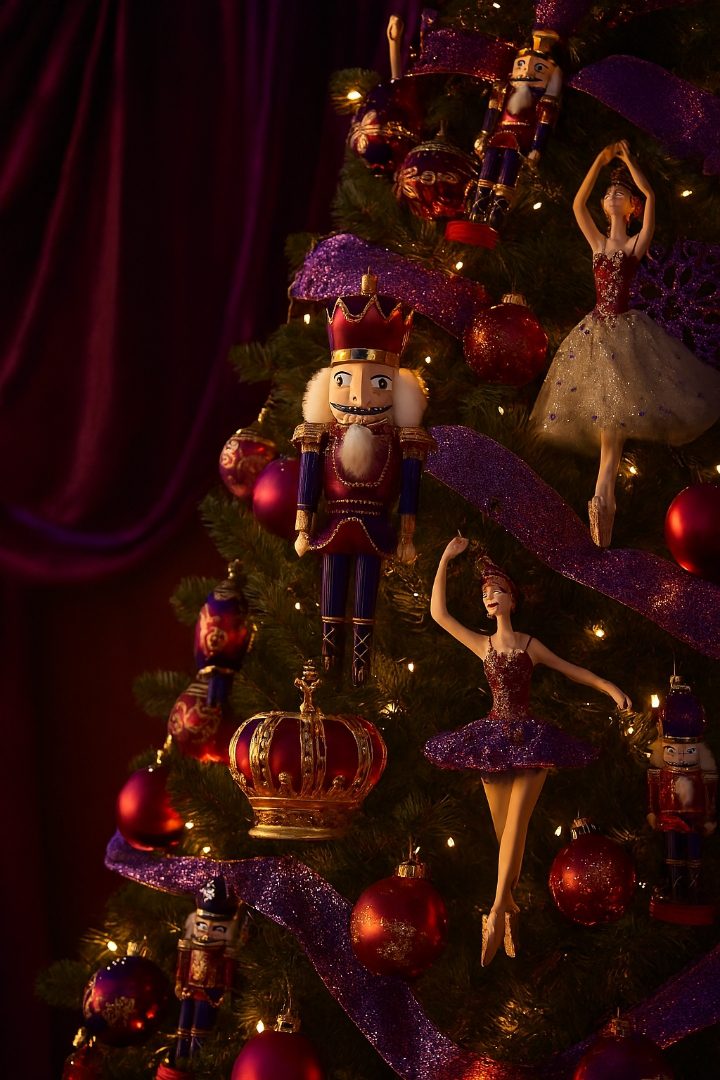 15 Stunning Christmas Tree Themes to Inspire Your Decor