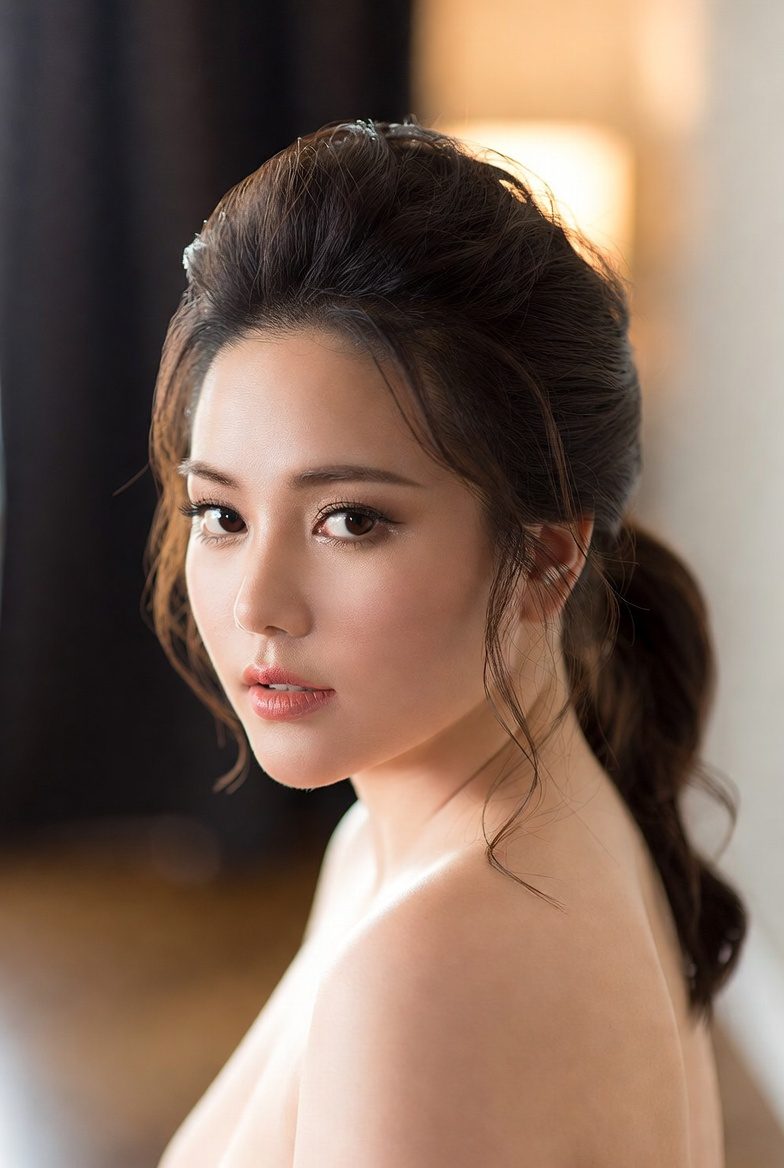 21 Best Hairstyles for Round Faces That Make Your Face Look Slimmer