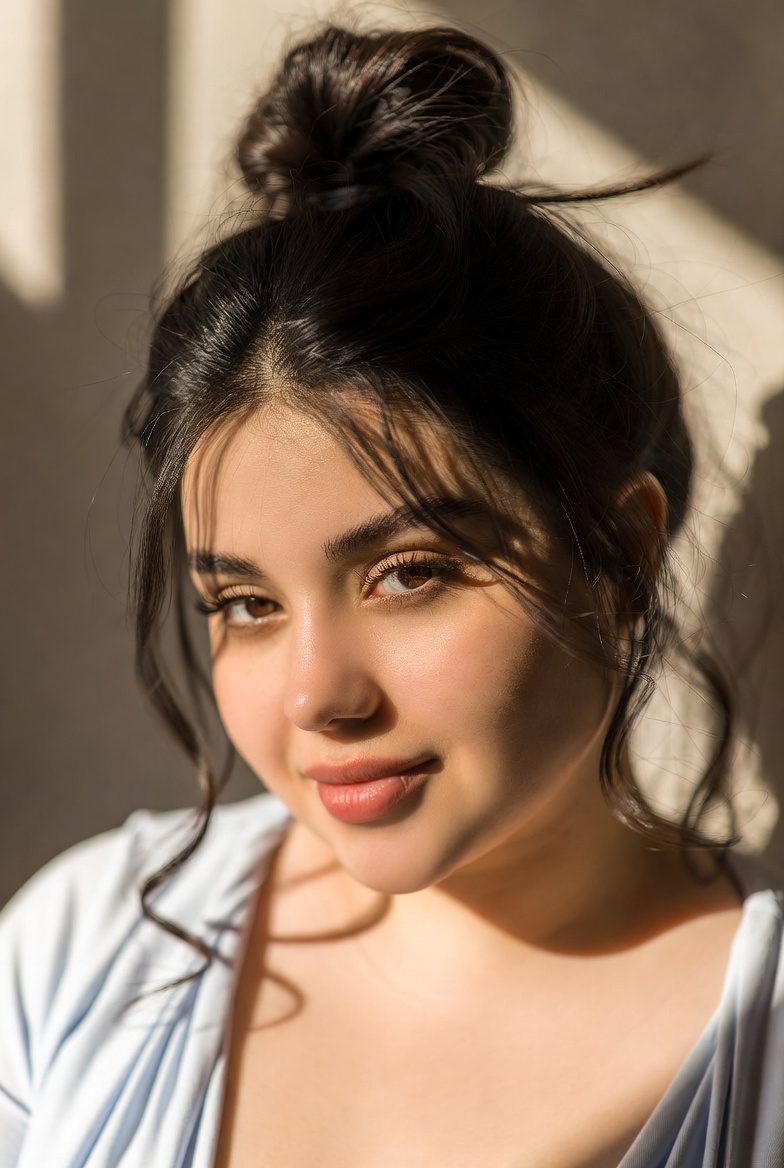 21 Best Hairstyles for Round Faces That Make Your Face Look Slimmer