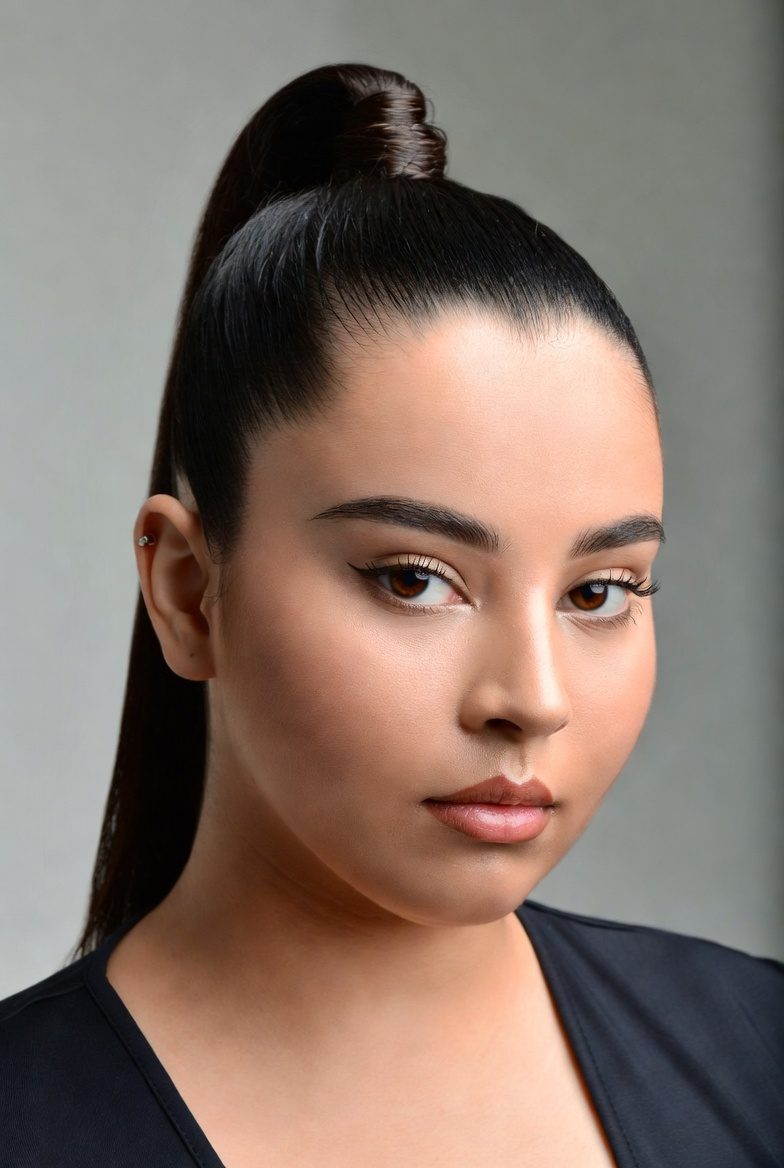 21 Best Hairstyles for Round Faces That Make Your Face Look Slimmer