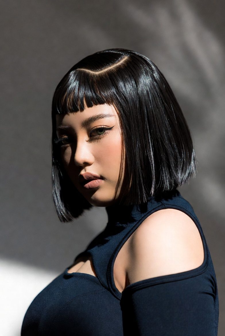 21 Best Hairstyles for Round Faces That Make Your Face Look Slimmer