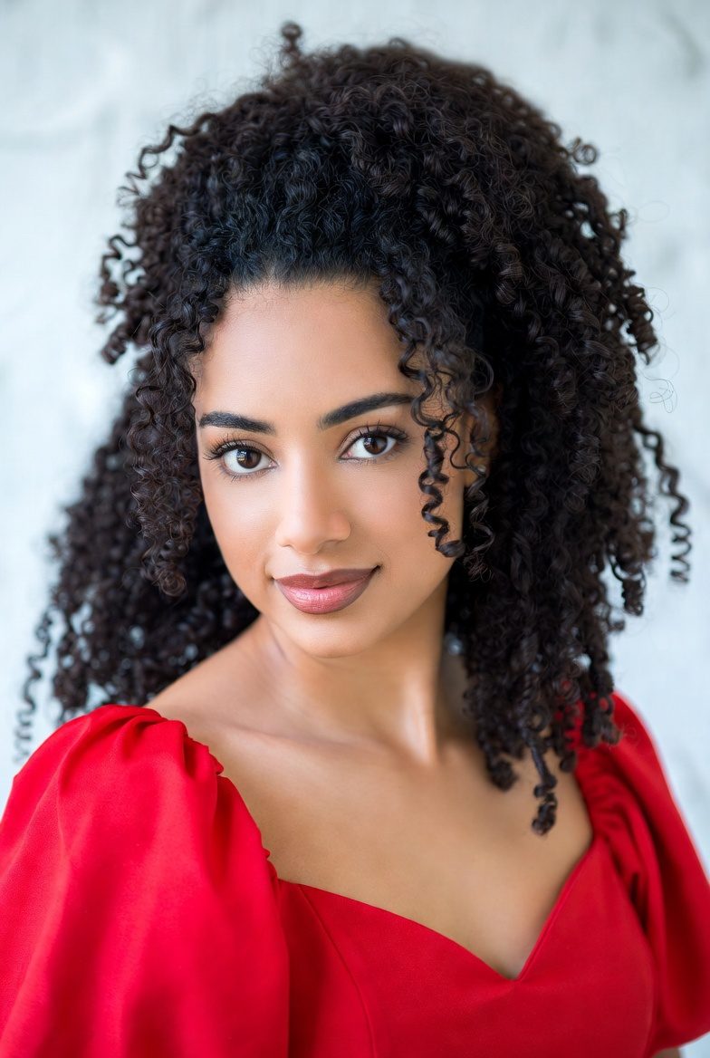 21 Valentine’s Day Hairstyle Ideas for a Romantic, Stylish Look