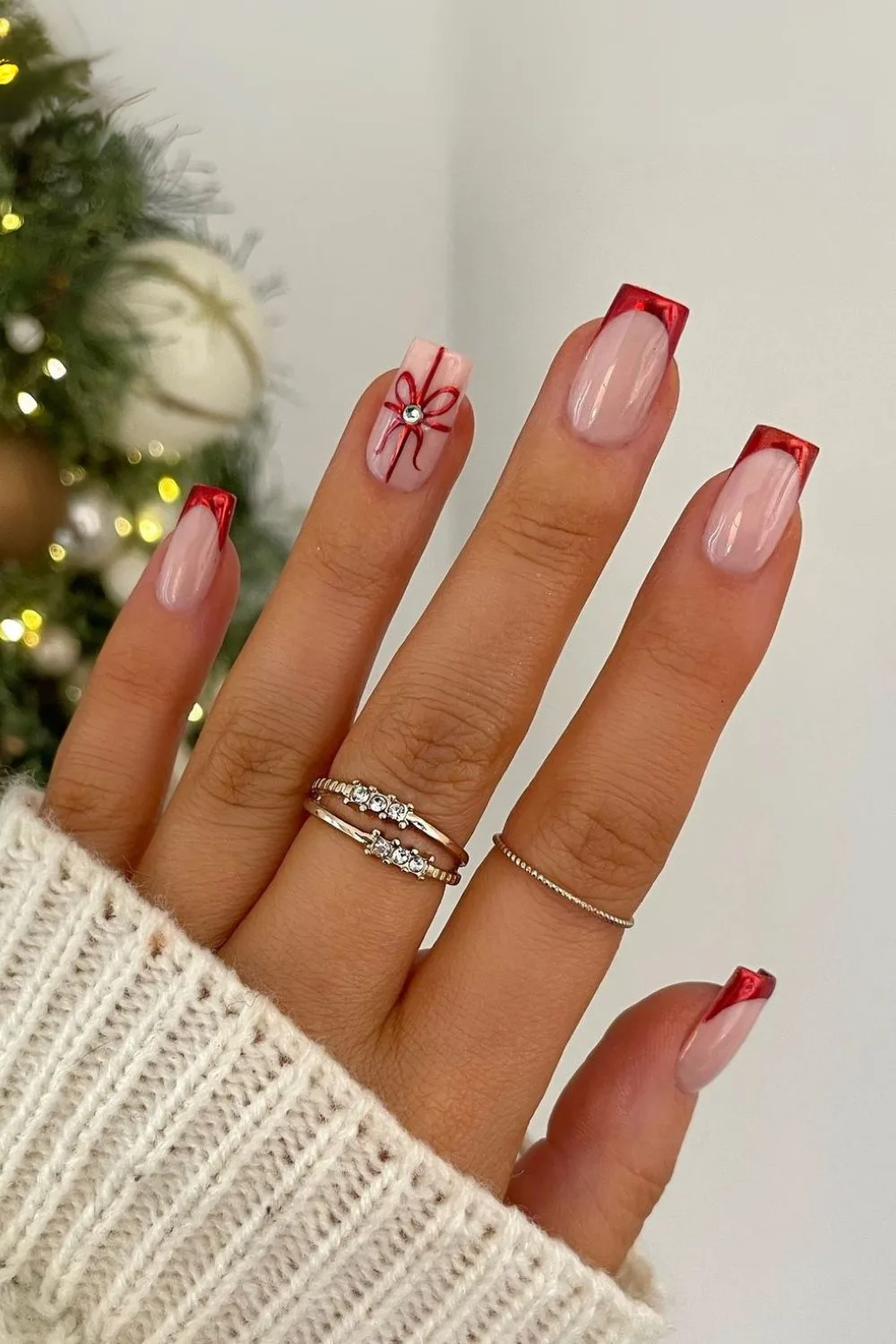 30+ Holiday Nail Designs That Even Santa Would Approve Of