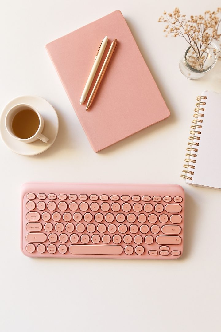 20 Pink Desk Accessories Every Girl Boss Needs for a Stylish Workspace