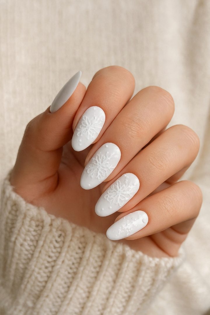21 Cute Snowflake Nail Designs for a Magical Winter Look