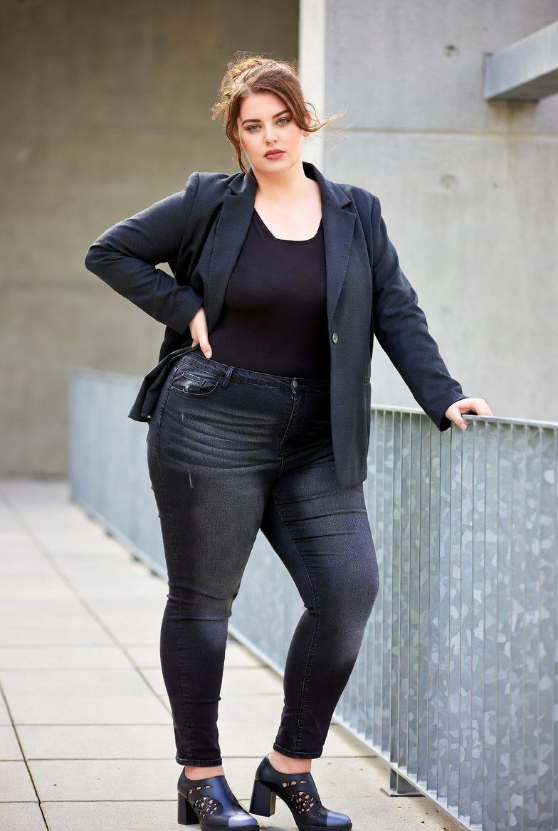 Best Jeans for Plus Size Women: 21 Flattering Styles That Truly Fit