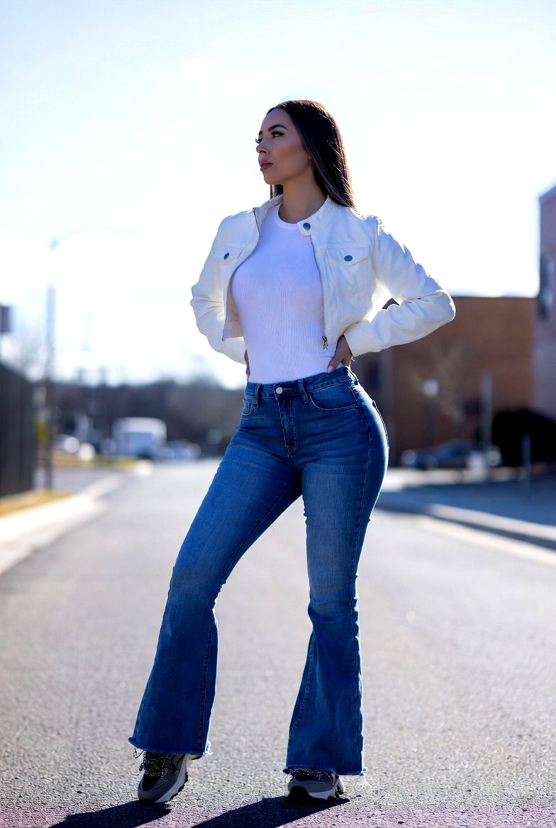 15 Chic Winter Denim Outfit Ideas for Women to Try This Season