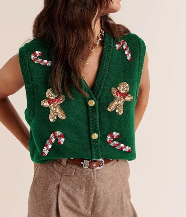 20 Christmas Sweater Outfit Ideas to Stay Co Cover